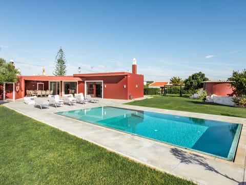 Water, Sky, Plant, Property, Swimming Pool, Building, Tree, Shade, Grass, Leisure