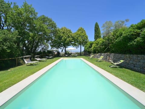 Water, Plant, Sky, Daytime, Nature, Azure, Tree, Swimming Pool, Building, Grass