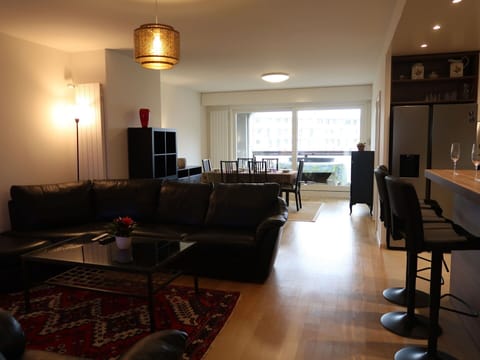 Table, Couch, Furniture, Building, Lighting, Studio Couch, Flooring, Architecture, Wood, Lamp