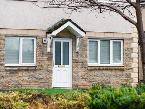 Building, Cloud, Furniture, Window, Sky, Azure, Wood, Interior Design, Shade