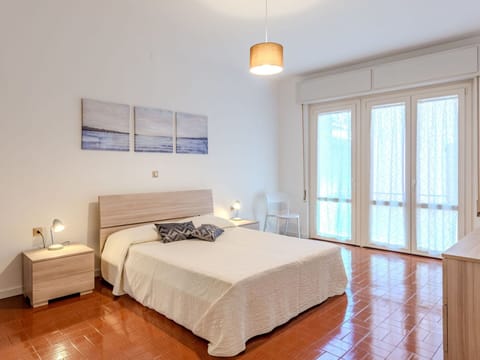 Property, Furniture, Window, Comfort, Wood, Building, Interior Design, Lighting, Shade, Bed Frame