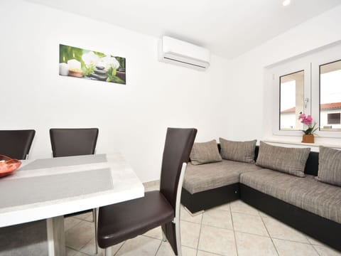Furniture, Property, Table, Picture Frame, Houseplant, Comfort, Plant, Lighting, Building, Interior Design
