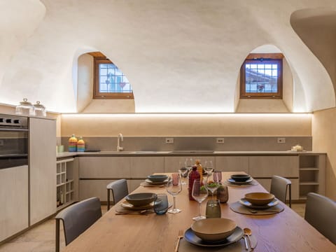 Table, Tableware, Building, Cup, Interior Design, Wood, Coffee Cup, Saucer, Window, Serveware