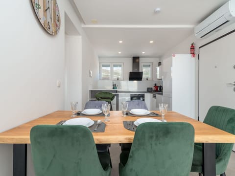 Table, Furniture, Property, Chair, Wood, Interior Design, Building, Wall, Flooring, Clock