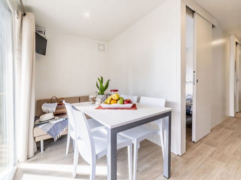 Table, Building, Furniture, Interior Design, Wood, Window, House, Flooring, Houseplant