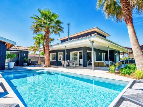 Water, Sky, Plant, Property, Building, Swimming Pool, Blue, Azure, Tree, Shade