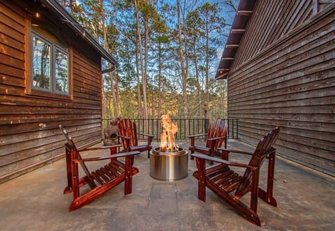 Firepit with Lounge Chairs