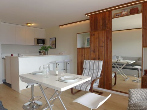 Furniture, Property, Sink, Building, Tap, Wood, Interior Design, Architecture, Flooring, Floor