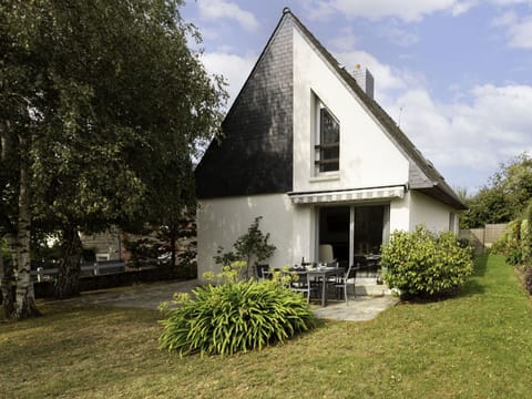 Water, Building, Sky, Daytime, Property, Swimming Pool, Azure, Window, Tower Block, Plant