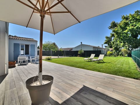 Sky, Property, Building, Plant, Shade, Interior Design, Tree, Wood, Floor, Residential Area