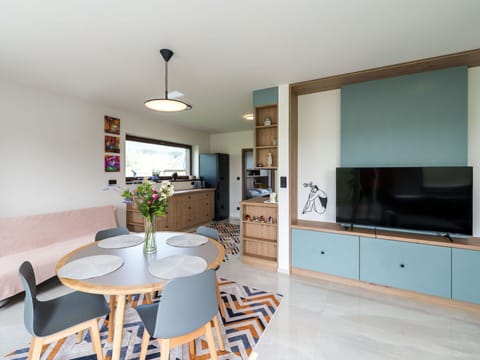 Furniture, Property, Table, Wood, Houseplant, Interior Design, Chair, Flooring, Floor, Cabinetry