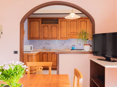 Plant, Sky, Building, Window, Tree, Urban Design, Body Of Water, Condominium, Arecales, Cloud