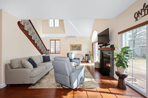 Living room with fireplace, Internet/cable Tv and plenty of seating 