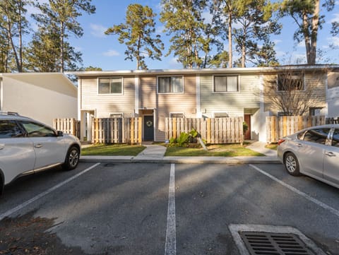 Front view of the condo. Door in blue! 2 Parking space
