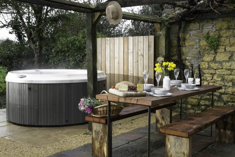 Plenty of space for alfesco dining next to the hot tub