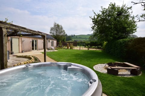 Beautiful garden and hot tub at The Cow Byre