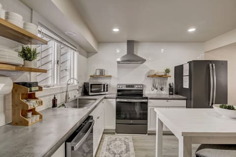 Fully equipped kitchen