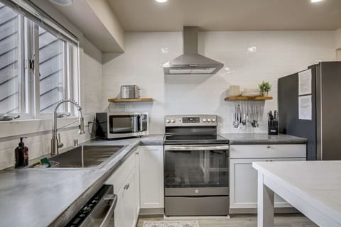 Fully equipped kitchen