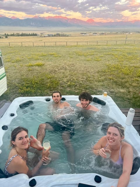 4-person hot tub
