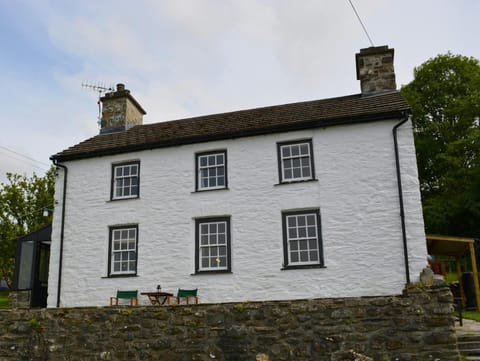 Exterior image of property