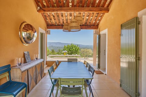 Warm and romantic house to rent in Provence