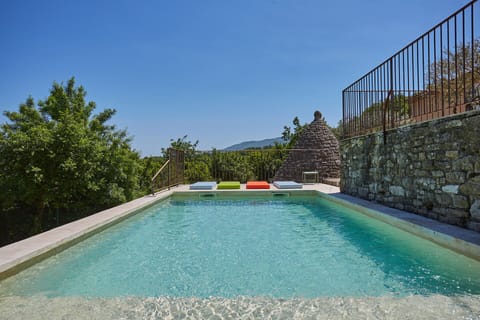 Exceptional panorama for this villa for rent in Provence
