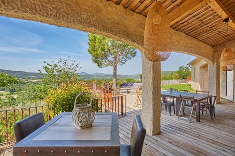 Warm and romantic house to rent in Provence