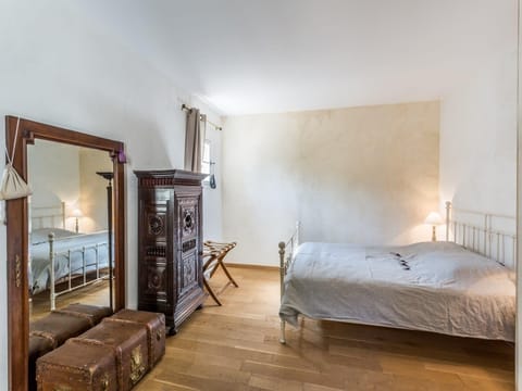 Holidays in the heart of the Luberon with heated swimming pool