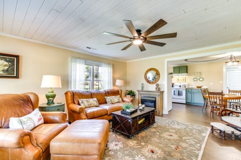 Killen Vacation Rental | 2BR | 1.5BA | 1,138 Sq Ft | Stairs Required