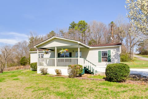 Bridgeport Vacation Rental | 4BR | 2BA | Steps to Enter | 1,500 Sq Ft