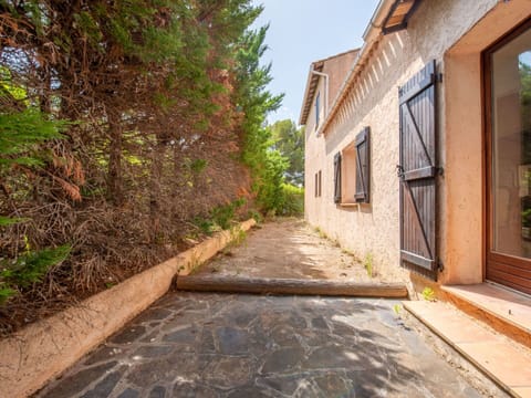 Furniture, Wood, Interior Design, Architecture, Shelving, Chair, Floor, Real Estate, Beam, Hardwood