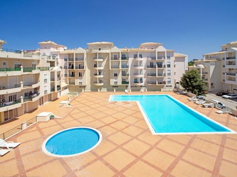 Water, Sky, Building, Swimming Pool, Azure, Window, Urban Design, Leisure, House, Aqua