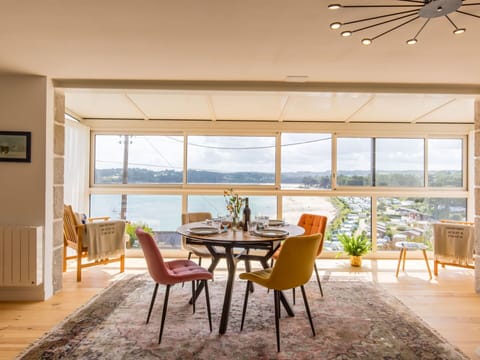 Plant, Property, Building, Sky, Rectangle, Shade, Window, Land Lot, Grass, Urban Design