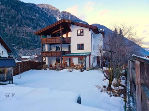 Building, Mountain, Sky, Property, Snow, Window, Cloud, House, Slope, Tree