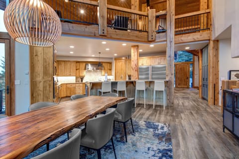 A view of the kitchen and dining area.