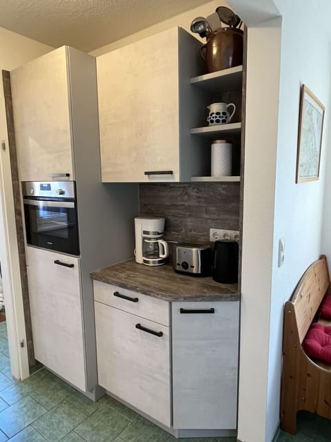 Building, Wood, House, Material Property, Rectangle, Automotive Exterior, Composite Material, Urban Design, Machine