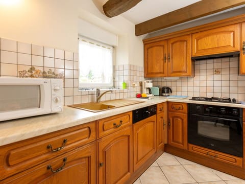 Cabinetry, Countertop, Kitchen Sink, Property, Furniture, Sink, Tap, Kitchen, Wood, Interior Design