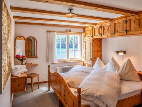 Furniture, Property, Window, Building, Comfort, Table, Wood, Interior Design, Lighting, Architecture