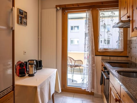 Kitchen Sink, Property, Sink, Cabinetry, Tap, Countertop, Table, Wood, Plumbing Fixture, Interior Design