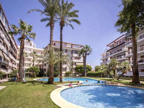 Water, Plant, Sky, Building, Daytime, Property, Tree, Azure, Window, Arecales