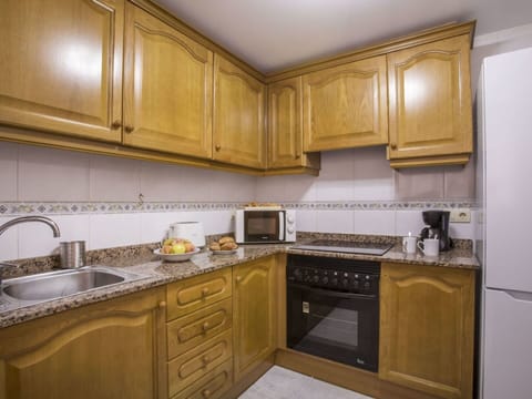 Cabinetry, Countertop, Property, Building, Furniture, Kitchen Sink, Sink, Kitchen Appliance, Kitchen, Kitchen Stove