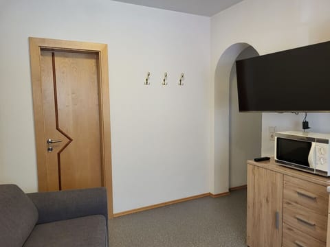 Property, Cabinetry, Building, Lighting, Wood, Interior Design, Floor, Door, Flooring