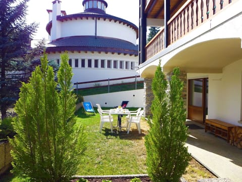 Plant, Property, Azure, Building, Sky, Chair, Leisure, Table, Grass, Outdoor Furniture