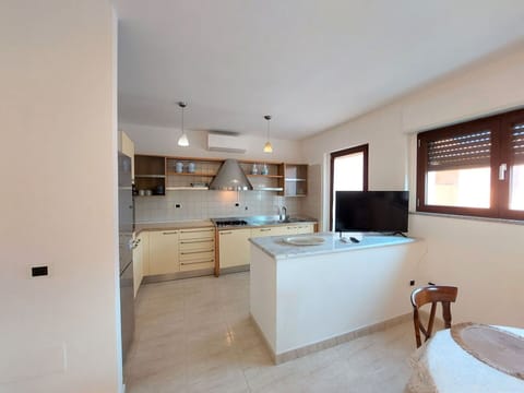 Sky, Building, Furniture, Daytime, Property, Chair, Light, Table, Nature, Shade