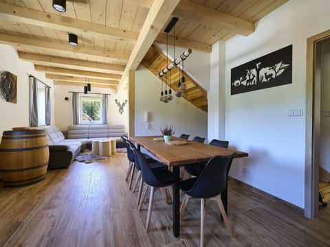 Furniture, Table, Property, Wood, Barrel, Interior Design, Flooring, Chair, Hall, Floor