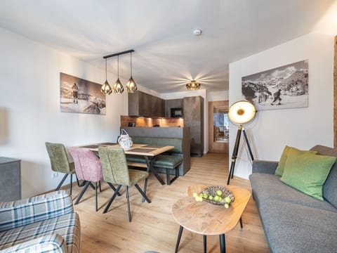 Table, Picture Frame, Furniture, Couch, Property, Wood, Comfort, Interior Design, Flooring, Floor