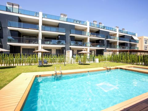 Water, Sky, Daytime, Property, Plant, Swimming Pool, Building, Azure, Shade, Grass