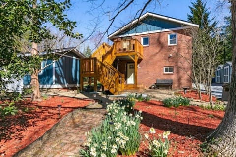 Exterior of the duplex building. Rentals is up-stairs on the top floor.