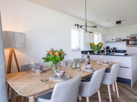 Bicycle, Wheel, Sky, Property, Table, Building, Window, Door