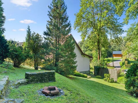 Tree, Leaf, Shrub, Cottage, Garden, Rural Area, Groundcover, Lawn, Landscaping, Yard